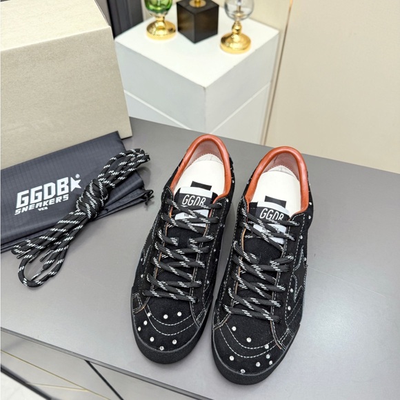Golden Goose Black Star Sneakers with White Accents - Picture 7 of 7